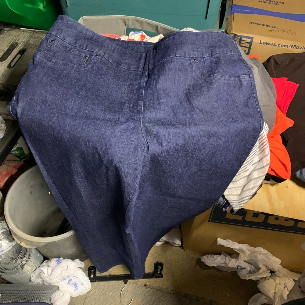 Jeans - Picture 2 of 3